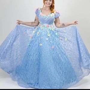 Beautiful blue dress with 3D flowers , handmade by a famous Brazilian stylist .